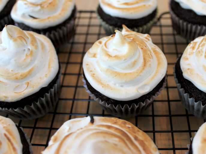 s’mores cupcake marshmallow tops
