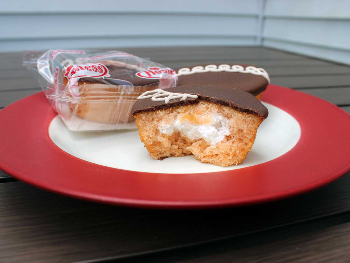 Hostess S’mores CupCakes [Review] S’more Scout