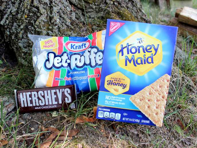 modern American s’mores ingredients: Hershey’s chocolate bar, Jet Puffed marshmallows, Honey Maid graham crackers