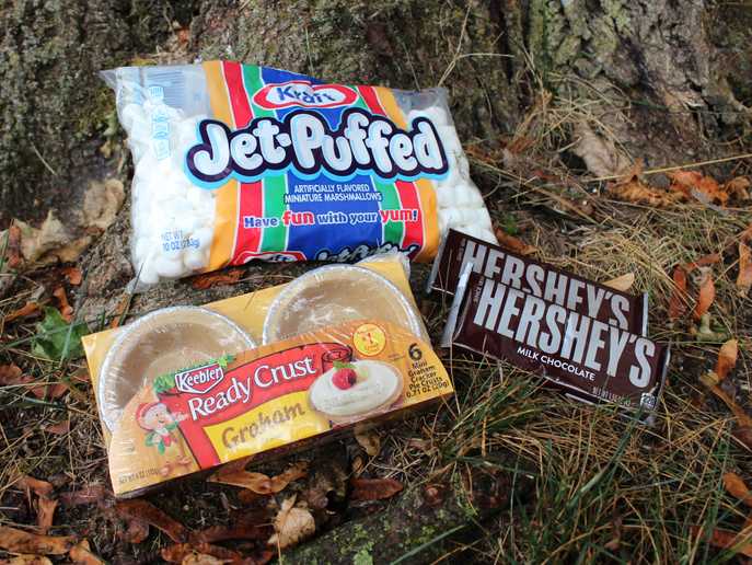 ingredients: Keebler Ready Crust Graham pie crusts, Kraft Jet Puffed marshmallows, Hershey's chocolate bars
