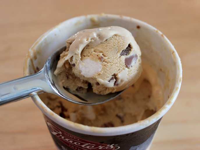scoop of Graeter’s S’mores French Pot Ice Cream reveals creamy graham cracker ice cream with chocolate chunks and marshmallows
